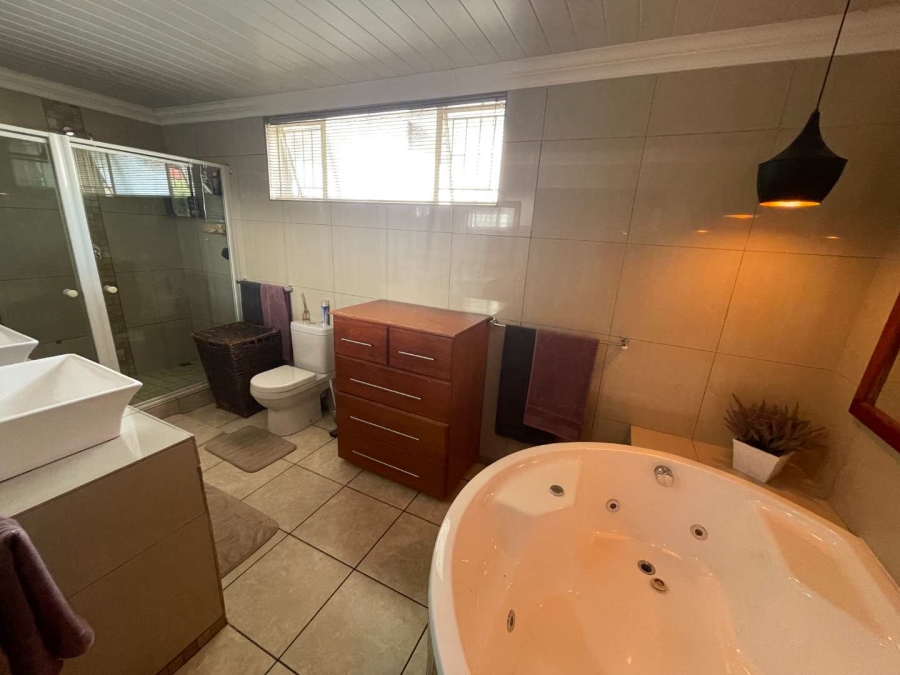 5 Bedroom Property for Sale in Universitas Free State